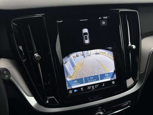 Volvo  V60 2.0 T6 Plug-in hybrid AWD Essential Bright | Pilot Assist | Camera | Trekhaak | BLIS | ActivLease financial lease