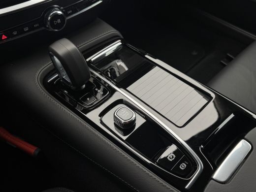 Volvo  V60 2.0 T6 Plug-in hybrid AWD Essential Bright | Pilot Assist | Camera | Trekhaak | BLIS | ActivLease financial lease