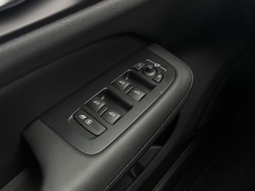 Volvo  V60 2.0 T6 Plug-in hybrid AWD Essential Bright | Pilot Assist | Camera | Trekhaak | BLIS | ActivLease financial lease