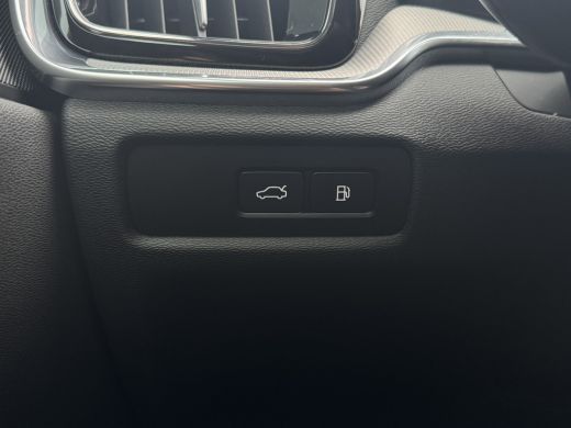 Volvo  V60 2.0 T6 Plug-in hybrid AWD Essential Bright | Pilot Assist | Camera | Trekhaak | BLIS | ActivLease financial lease