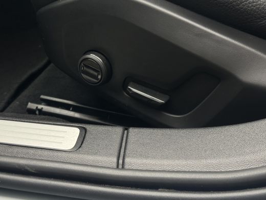 Volvo  V60 2.0 T6 Plug-in hybrid AWD Essential Bright | Pilot Assist | Camera | Trekhaak | BLIS | ActivLease financial lease