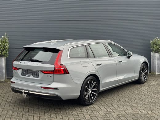 Volvo  V60 2.0 T6 Plug-in hybrid AWD Essential Bright | Pilot Assist | Camera | Trekhaak | BLIS | ActivLease financial lease