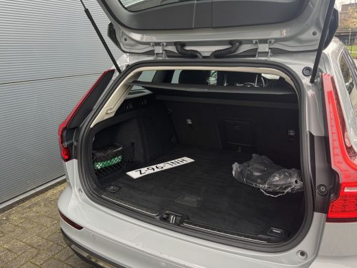 Volvo  V60 2.0 T6 Plug-in hybrid AWD Essential Bright | Pilot Assist | Camera | Trekhaak | BLIS | ActivLease financial lease