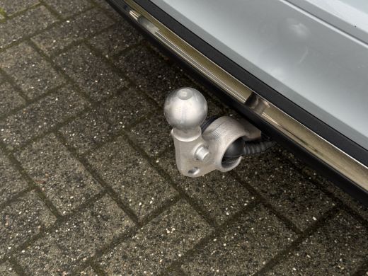 Volvo  V60 2.0 T6 Plug-in hybrid AWD Essential Bright | Pilot Assist | Camera | Trekhaak | BLIS | ActivLease financial lease