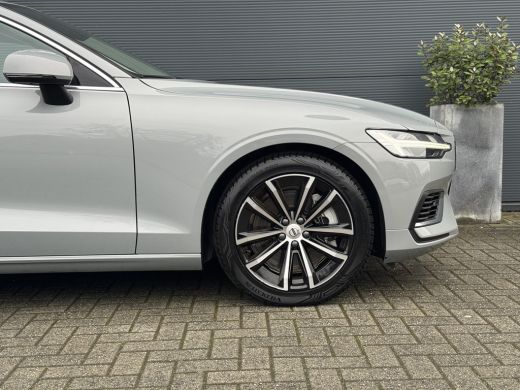 Volvo  V60 2.0 T6 Plug-in hybrid AWD Essential Bright | Pilot Assist | Camera | Trekhaak | BLIS | ActivLease financial lease