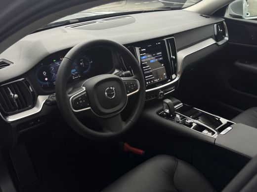 Volvo  V60 2.0 T6 Plug-in hybrid AWD Essential Bright | Pilot Assist | Camera | Trekhaak | BLIS | ActivLease financial lease