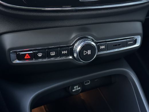 Volvo  XC40 2.0 B4 Plus Dark | Harman/Kardon | Trekhaak | Camera | BLIS | ActivLease financial lease