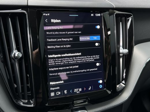 Volvo  XC60 2.0 T6 Plug-in hybrid AWD Plus Dark | Panoramadak | 360 Camera | Trekhaak | BLIS | Stuurverwarmin... ActivLease financial lease