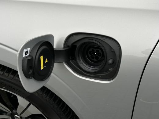 Volvo  XC60 2.0 T6 Plug-in hybrid AWD Plus Dark | Panoramadak | 360 Camera | Trekhaak | BLIS | Stuurverwarmin... ActivLease financial lease