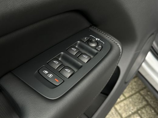 Volvo  XC60 2.0 T6 Plug-in hybrid AWD Plus Dark | Panoramadak | 360 Camera | Trekhaak | BLIS | Stuurverwarmin... ActivLease financial lease