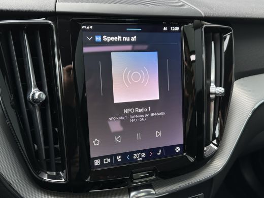 Volvo  XC60 2.0 T6 Plug-in hybrid AWD Plus Dark | Panoramadak | 360 Camera | Trekhaak | BLIS | Stuurverwarmin... ActivLease financial lease