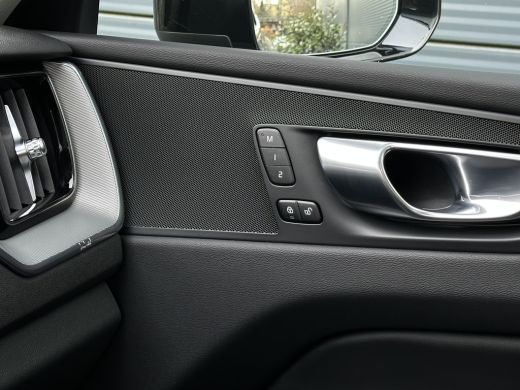 Volvo  XC60 2.0 T6 Plug-in hybrid AWD Plus Dark | Panoramadak | 360 Camera | Trekhaak | BLIS | Stuurverwarmin... ActivLease financial lease