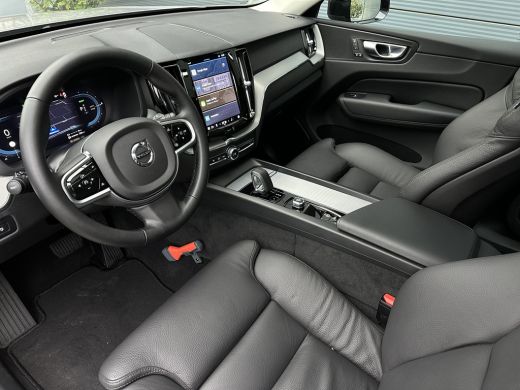 Volvo  XC60 2.0 T6 Plug-in hybrid AWD Plus Dark | Panoramadak | 360 Camera | Trekhaak | BLIS | Stuurverwarmin... ActivLease financial lease