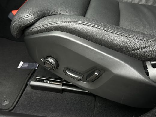 Volvo  XC60 2.0 T6 Plug-in hybrid AWD Plus Dark | Panoramadak | 360 Camera | Trekhaak | BLIS | Stuurverwarmin... ActivLease financial lease