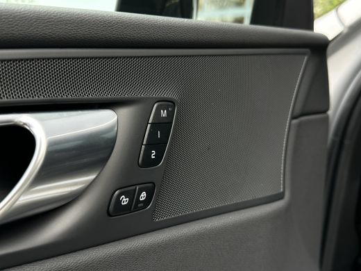 Volvo  XC60 2.0 T6 Plug-in hybrid AWD Plus Dark | Panoramadak | 360 Camera | Trekhaak | BLIS | Stuurverwarmin... ActivLease financial lease