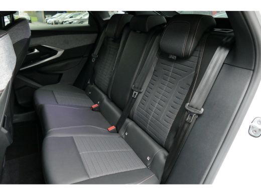 Peugeot 3008 1.2 HYBRID 136PK ALLURE AUTOMAAT / NAVI / CLIMA / PDC / 19"LMV / CAMERA / TREKHAAK / KEYLESS / FU... ActivLease financial lease