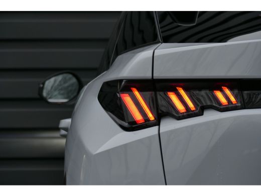 Peugeot 3008 1.2 HYBRID 136PK ALLURE AUTOMAAT / NAVI / CLIMA / PDC / 19"LMV / CAMERA / TREKHAAK / KEYLESS / FU... ActivLease financial lease