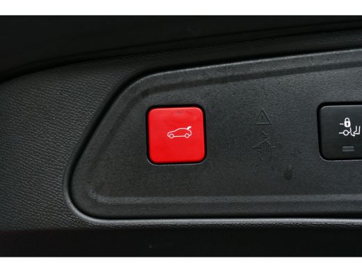 Peugeot 3008 1.2 PURETECH 130PK GT BLACK PACK AUTOMAAT / NAVI / CLIMA / PDC / 19"LMV / CAMERA / BLACK PACK / K... ActivLease financial lease