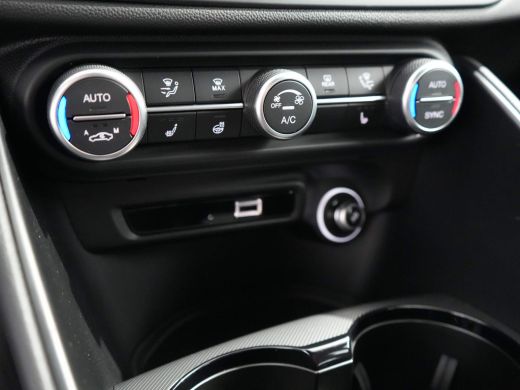 Alfa Romeo Giulia 2.0 T GME AWD Veloce | 10-voudig electrisch verstelbare bestuurdersstoel met geheugenfunctie | Ac... ActivLease financial lease