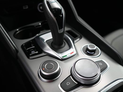 Alfa Romeo Giulia 2.0 T GME AWD Veloce | 10-voudig electrisch verstelbare bestuurdersstoel met geheugenfunctie | Ac... ActivLease financial lease