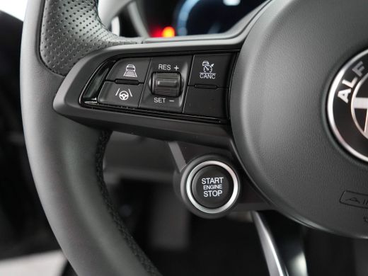 Alfa Romeo Giulia 2.0 T GME AWD Veloce | 10-voudig electrisch verstelbare bestuurdersstoel met geheugenfunctie | Ac... ActivLease financial lease