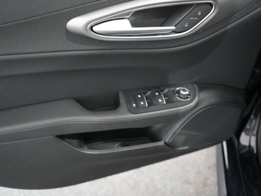 Alfa Romeo Giulia 2.0 T GME AWD Veloce | 10-voudig electrisch verstelbare bestuurdersstoel met geheugenfunctie | Ac... ActivLease financial lease