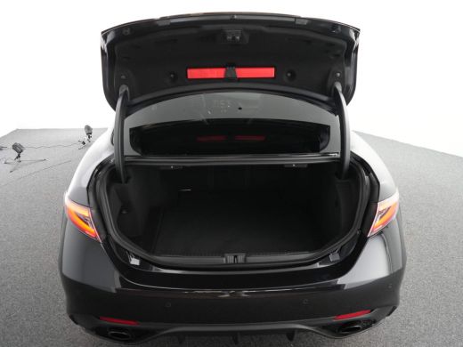 Alfa Romeo Giulia 2.0 T GME AWD Veloce | 10-voudig electrisch verstelbare bestuurdersstoel met geheugenfunctie | Ac... ActivLease financial lease