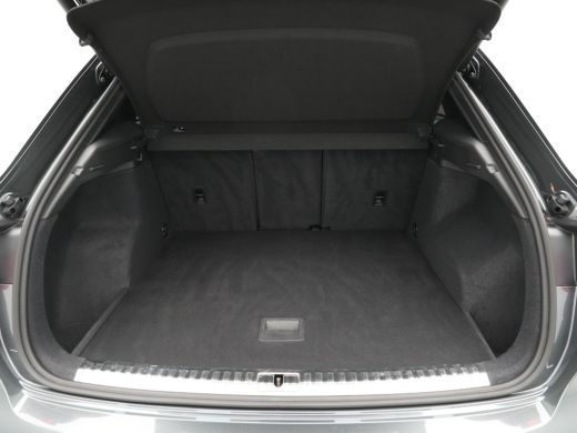 Audi Q3 35 TFSI 150pk S-Tronic S Line edition Navigatie Stoelverwarming Acc Pdc Carplay Lane/Frontassist 87 ActivLease financial lease