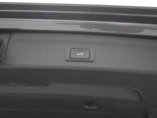 Audi Q3 35 TFSI 150pk S-Tronic S Line edition Navigatie Stoelverwarming Acc Pdc Carplay Lane/Frontassist 87 ActivLease financial lease