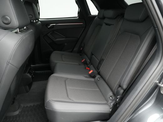 Audi Q3 35 TFSI 150pk S-Tronic S Line edition Navigatie Stoelverwarming Acc Pdc Carplay Lane/Frontassist 87 ActivLease financial lease