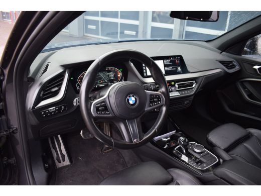 BMW 1 Serie 118i Business Edition Plus | Apple CarPlay | Leer | Stoelverw. | 19" LM ActivLease financial lease