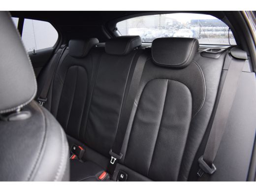 BMW 1 Serie 118i Business Edition Plus | Apple CarPlay | Leer | Stoelverw. | 19" LM ActivLease financial lease