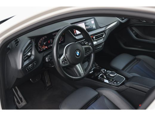 BMW 1 Serie 118i High Executive M Sport Automaat / Panoramadak / Sportstoelen / Achteruitrijcamera / Adaptiev... ActivLease financial lease