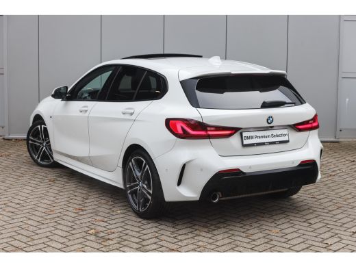 BMW 1 Serie 118i High Executive M Sport Automaat / Panoramadak / Sportstoelen / Achteruitrijcamera / Adaptiev... ActivLease financial lease