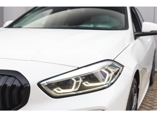 BMW 1 Serie 118i High Executive M Sport Automaat / Panoramadak / Sportstoelen / Achteruitrijcamera / Adaptiev... ActivLease financial lease