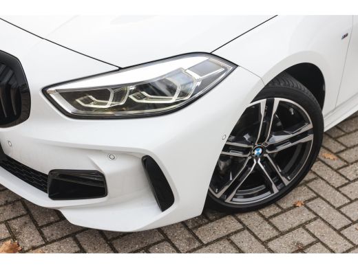 BMW 1 Serie 118i High Executive M Sport Automaat / Panoramadak / Sportstoelen / Achteruitrijcamera / Adaptiev... ActivLease financial lease