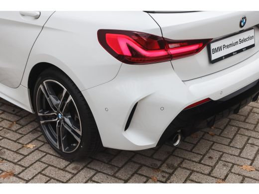 BMW 1 Serie 118i High Executive M Sport Automaat / Panoramadak / Sportstoelen / Achteruitrijcamera / Adaptiev... ActivLease financial lease