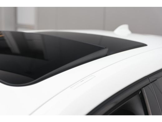 BMW 1 Serie 118i High Executive M Sport Automaat / Panoramadak / Sportstoelen / Achteruitrijcamera / Adaptiev... ActivLease financial lease