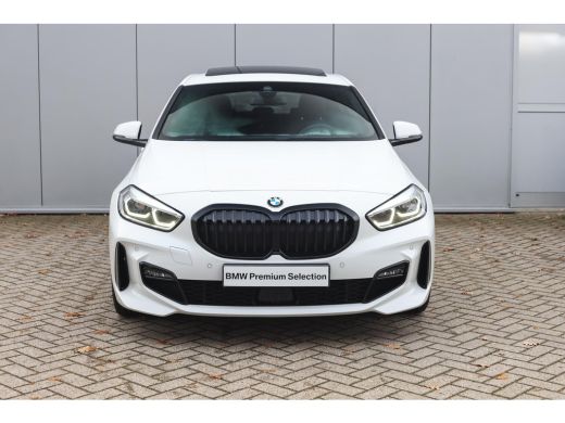 BMW 1 Serie 118i High Executive M Sport Automaat / Panoramadak / Sportstoelen / Achteruitrijcamera / Adaptiev... ActivLease financial lease