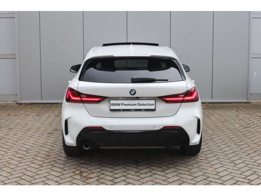BMW 1 Serie 118i High Executive M Sport Automaat / Panoramadak / Sportstoelen / Achteruitrijcamera / Adaptiev... ActivLease financial lease