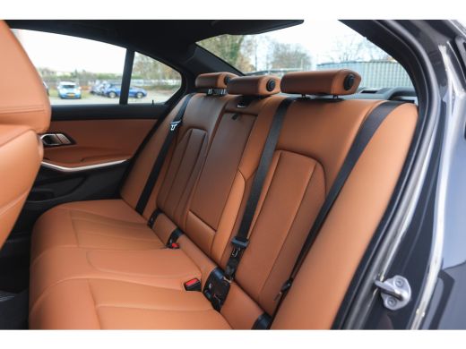 BMW 3 Serie 330e xDrive High Executive M Sport Automaat / Schuif-kanteldak / Sportstoelen / Achteruitrijcamer... ActivLease financial lease