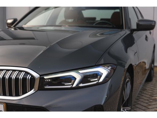 BMW 3 Serie 330e xDrive High Executive M Sport Automaat / Schuif-kanteldak / Sportstoelen / Achteruitrijcamer... ActivLease financial lease