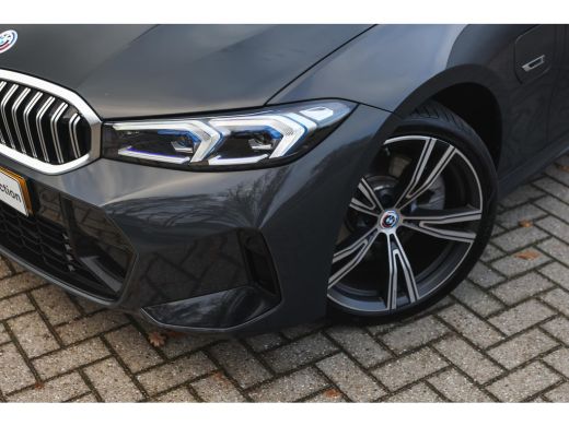 BMW 3 Serie 330e xDrive High Executive M Sport Automaat / Schuif-kanteldak / Sportstoelen / Achteruitrijcamer... ActivLease financial lease