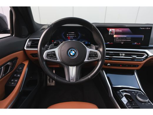 BMW 3 Serie 330e xDrive High Executive M Sport Automaat / Schuif-kanteldak / Sportstoelen / Achteruitrijcamer... ActivLease financial lease