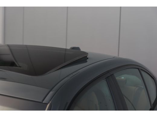 BMW 3 Serie 330e xDrive High Executive M Sport Automaat / Schuif-kanteldak / Sportstoelen / Achteruitrijcamer... ActivLease financial lease