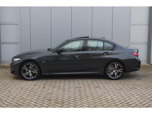 BMW 3 Serie 330e xDrive High Executive M Sport Automaat / Schuif-kanteldak / Sportstoelen / Achteruitrijcamer... ActivLease financial lease