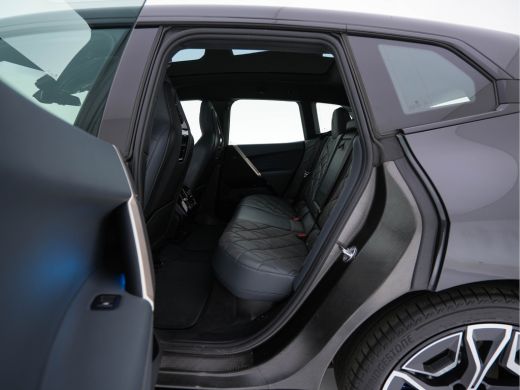 BMW iX xDrive40 High Executive 77 kWh ( 3-Fase ) {SOH-100%} (INCL-BTW) Aut. *PANO | HEAD-UP | HARMAN/KAR... ActivLease financial lease