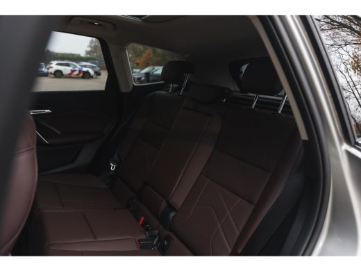 BMW iX1 eDrive20 High Executive xLine / Panoramadak / Trekhaak / Sportstoelen / Comfort Access / Stuurver... ActivLease financial lease