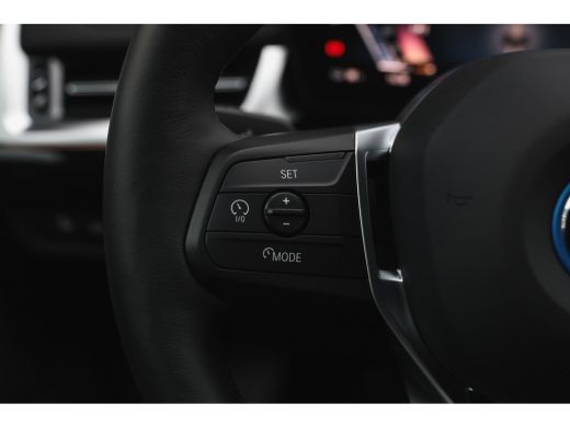 BMW iX1 eDrive20 High Executive xLine / Panoramadak / Trekhaak / Sportstoelen / Comfort Access / Stuurver... ActivLease financial lease