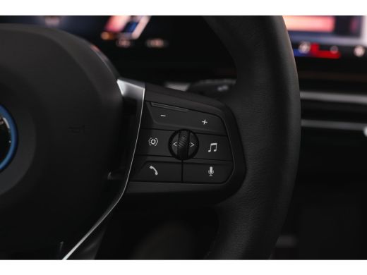 BMW iX1 eDrive20 High Executive xLine / Panoramadak / Trekhaak / Sportstoelen / Comfort Access / Stuurver... ActivLease financial lease